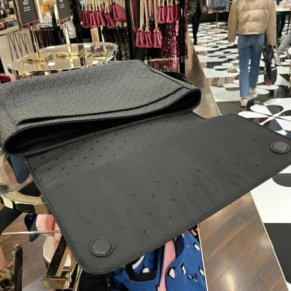 37U9LHRM2B HARRISON LAPTOP Messenger Crossbody - Picture 6 of 11